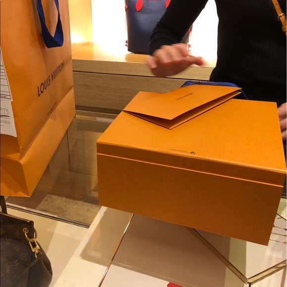 ✨SOLD✨ LIMITED EDITION Louis Vuitton Palm Springs Mini 🖤 - Picture 3 of 4